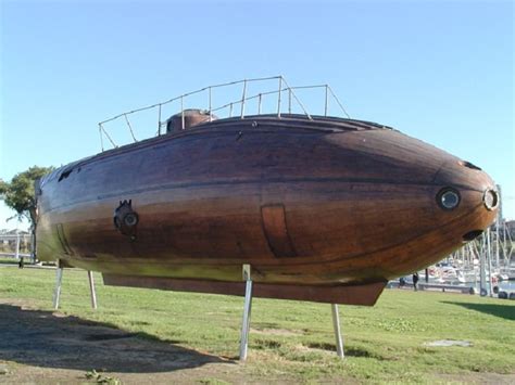 Early submarine development