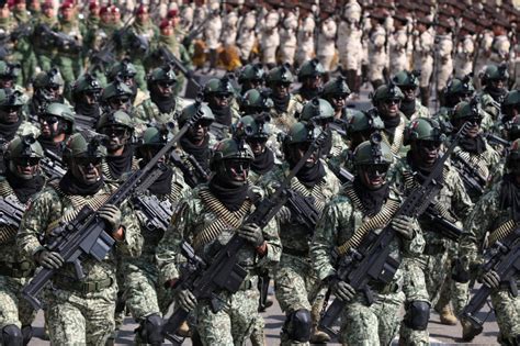 Ejército de México en desfile