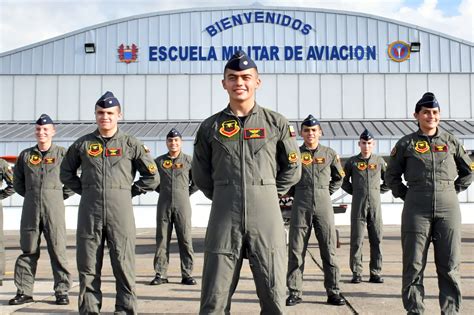 Escuelas militares para desarrollo