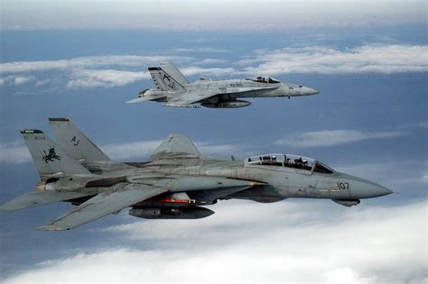 F-14 Tomcat and F/A-18 Hornet side-by-side comparison