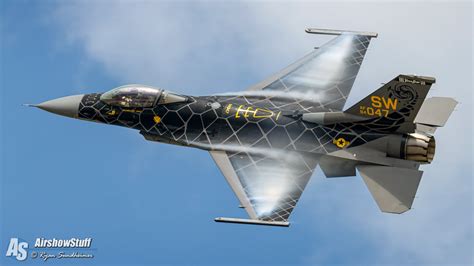 F-16 Demo Team performing at an air show