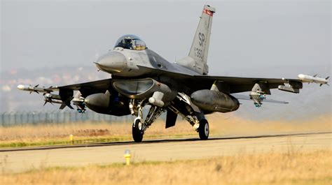 F16 Fighting Falcon taking off