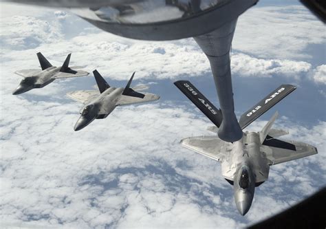 F-22 air refueling