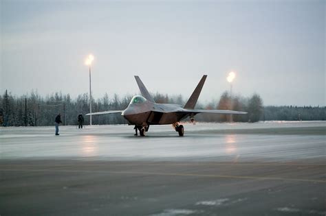 F-22 Raptor weather conditions