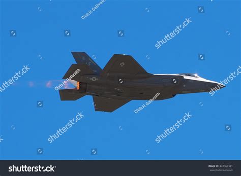 F-35 Thunderbolt in flight