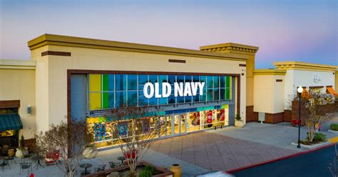 factors affecting old navy closing times