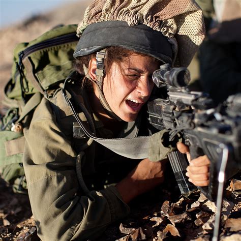 Female Soldiers in Leadership Roles