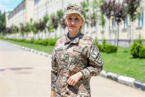 Female soldiers in a supportive environment