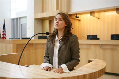 Financial expert testifying in court