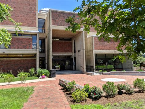 Framingham State University library