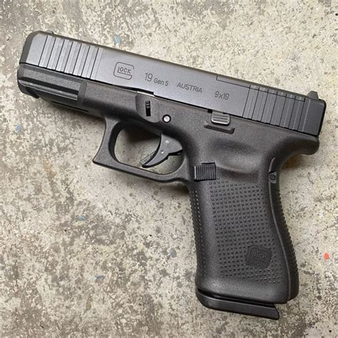 Glock 19 pistol