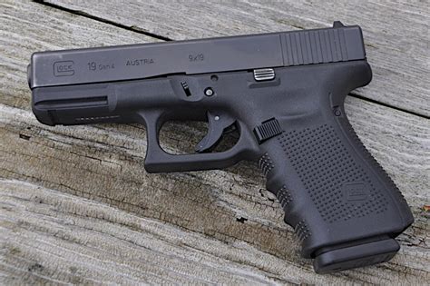 Glock 19 pistol