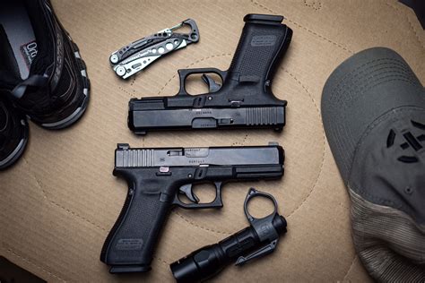 Glock G17 vs G19 Images