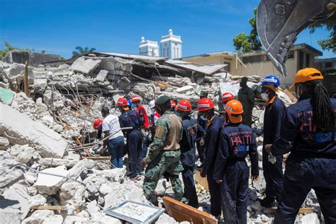 US military providing humanitarian aid in Haiti