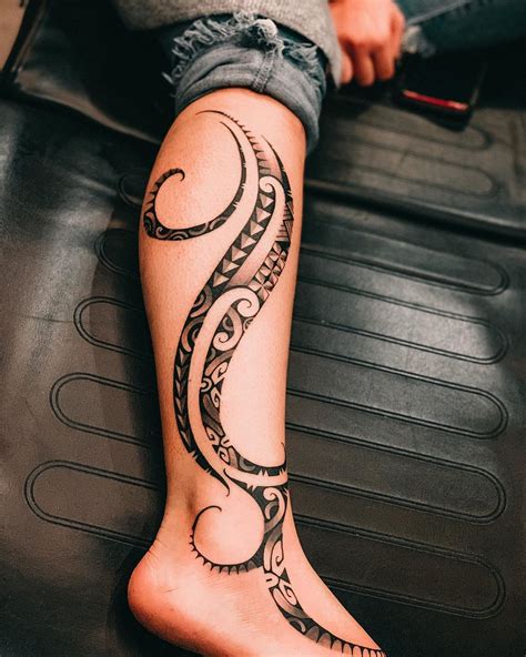 Hawaiian tattoo leg piece