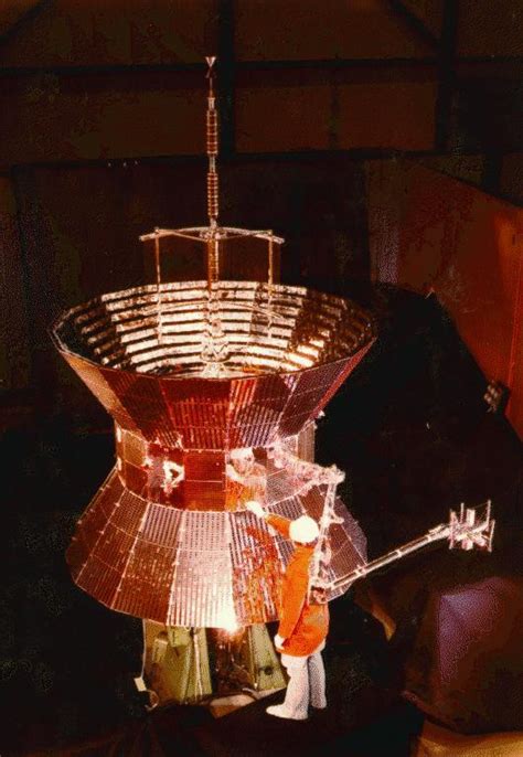 Image of the Helios 2 spacecraft