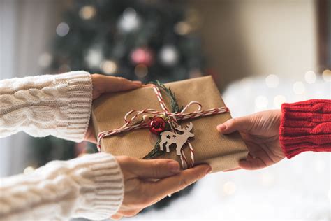 Holiday gift-giving tips for November and December