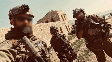 Israeli Sayeret Matkal soldiers in training