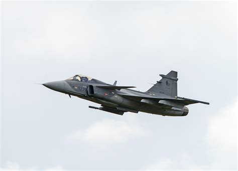 Jas 39 Gripen airshow performance