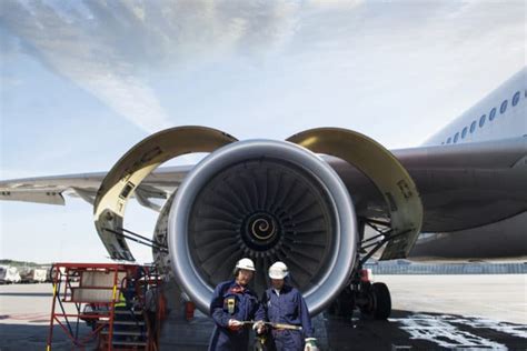 Jet engine mechanic career prospects