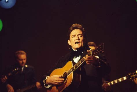 Johnny Cash Singing