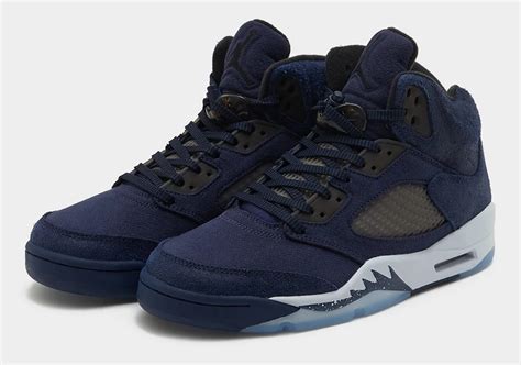 Jordan Midnight Navy Sneakers Design