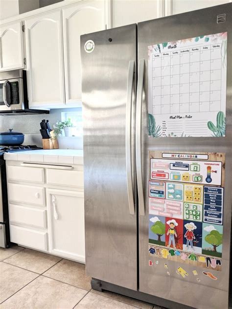 Kitchen organization using fridge calendars