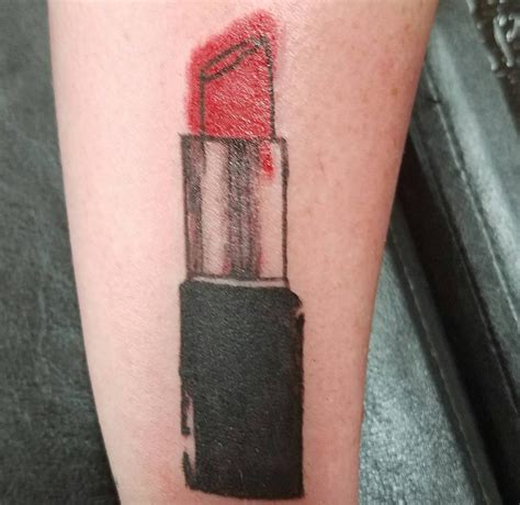 Lipstick tattoo ideas for everyday wear