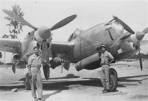 Lockheed P-38 Lightning Ground Crew