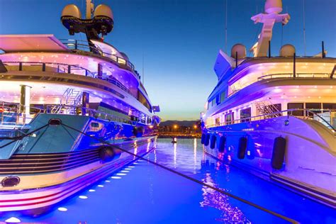 Luxurious Party Boat Accommodations