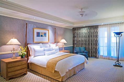 Luxurious Rooms and Suites