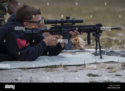 M27 IAR firing, demonstrating its rate of fire