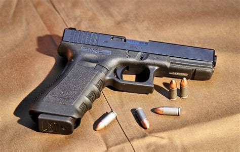 M9 vs Glock 19 Review