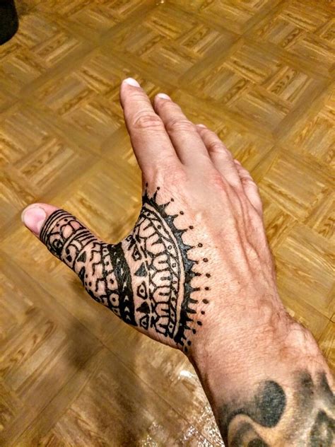 Male henna tattoos