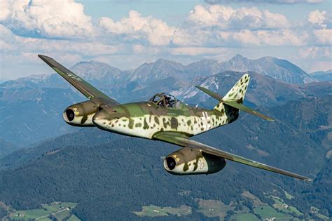 Messerschmitt Me 262 in flight