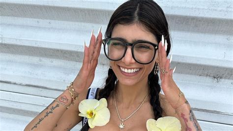 Mia Khalifa hobbies