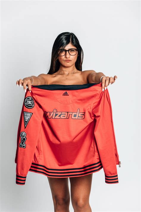 Mia Khalifa sports