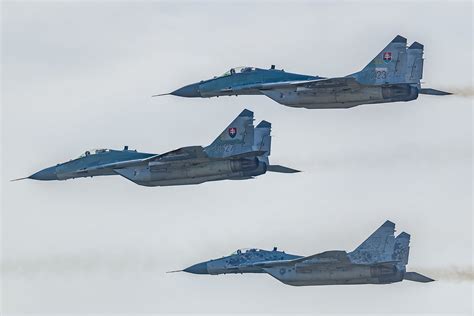 MiG-29 formation