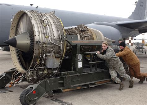 Military aircraft engine pictures