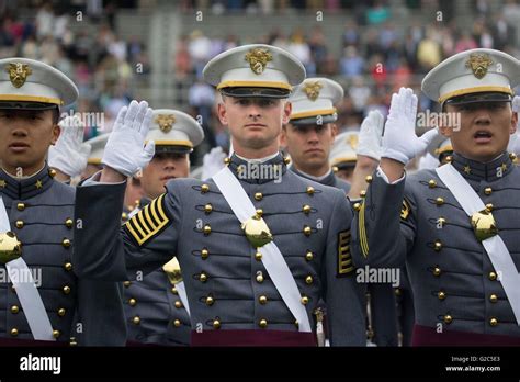 US Military Oath of Enlistment Ceremony Image 7