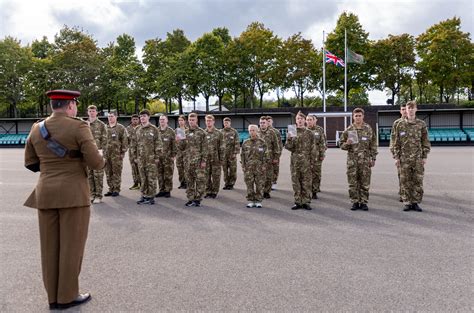 Military recruits taking the oath