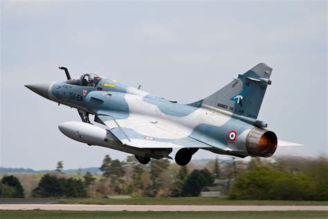 Mirage 2000 in flight