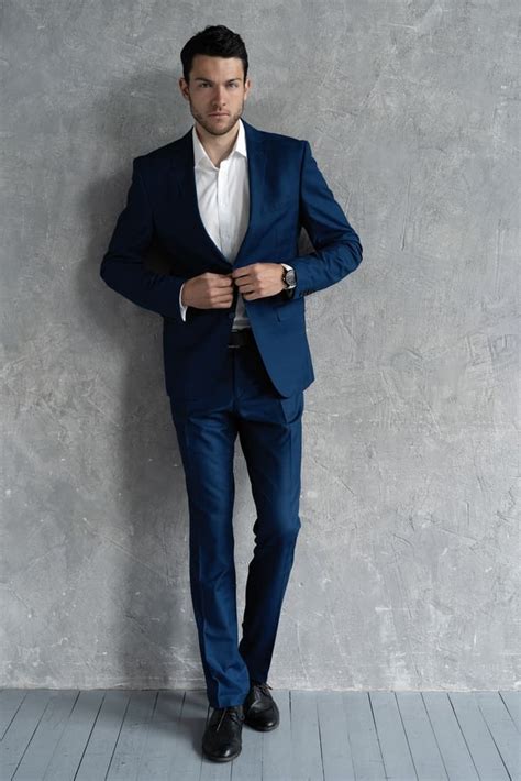 Navy blue suit and black shoes combination