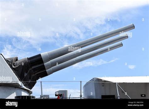 US Navy 16-inch guns on the USS Iowa