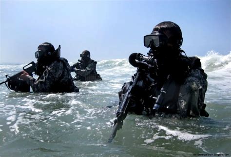 Navy SEALs Handguns Tactics