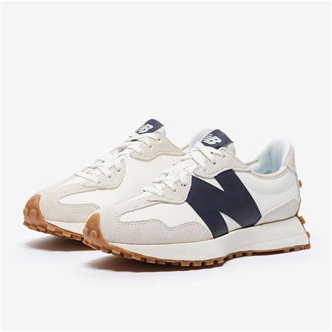 New Balance 327 Versatile