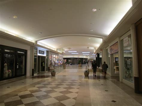 Oakdale Mall