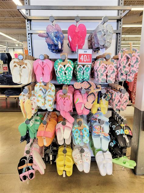 Old Navy Flip Flops Features