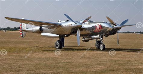 P-38 Lightning escorting bombers