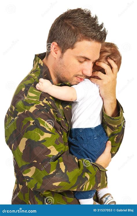 Papá militar con hijo